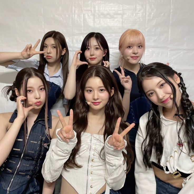 NMIXX Breaks New Ground at Brazil’s Carnival Ahead of “TIC TIC” Featuring Pabllo Vittar