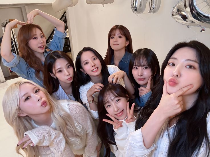 WJSN Blooms Again: Why “Bloom Hour” Is the Perfect 10th-Anniversary Comeback
