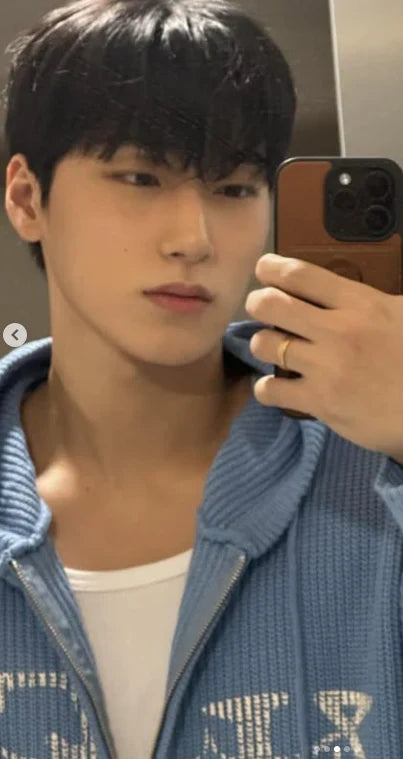 Huecloset - Lettering Hooded Zip-Up Knit (ATEEZ Wear)