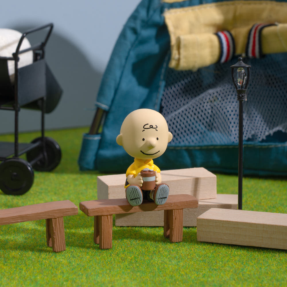 ROYCHE - Peanuts Snoopy Monitor Figure - Charlie Brown
