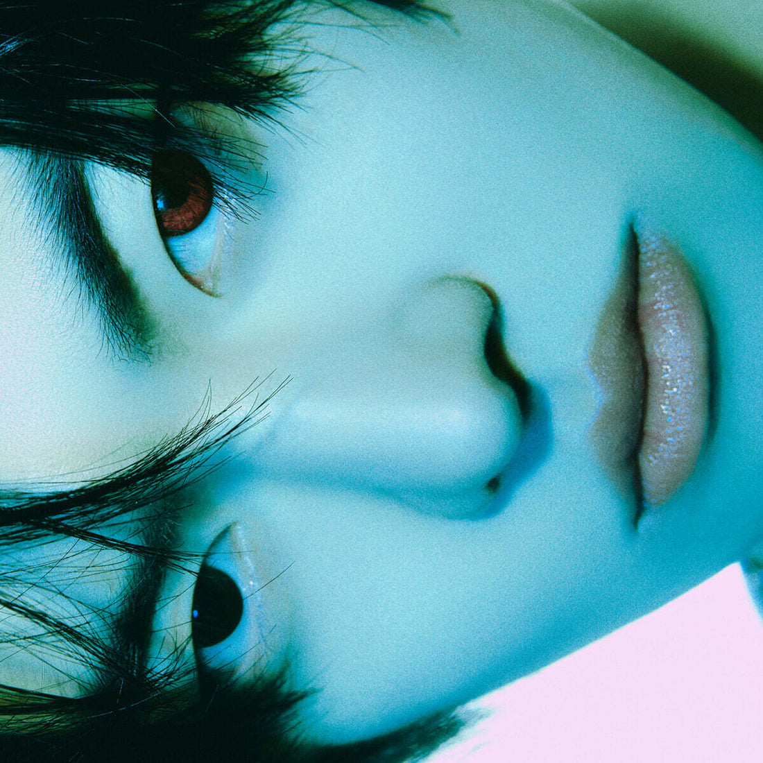 LEO COME CLOSER 1st EP Album