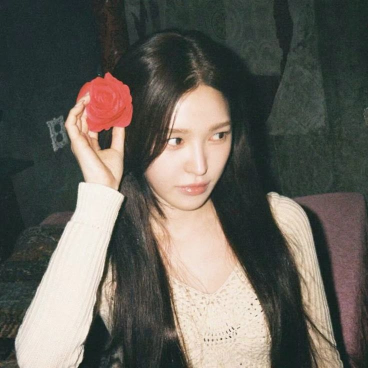 Wendy steps into a new era: vintage “Verge” film, 3rd mini-album Cerulean Verge (Sept 10), and the W:EALIVE world tour opening in Seoul (Sept 20)