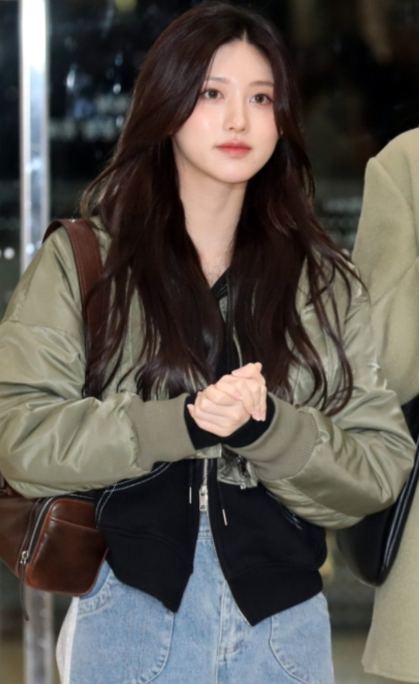 vunque Perfec Multi Pocket Shoulder Bag S (IVE GAEUL Wears)