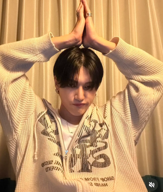 Huecloset - Lettering Hooded Zip-Up Knit (ATEEZ Wear)