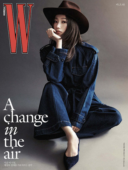 W Volume 2 KOREA MAGAZINE 2026.02 (COVER : LE SSERAFIM KAZUHA) - Version C