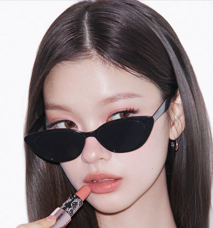 WAKEMAKE - Soft Blurring Balm Stick (Hello Kitty Black Edition)
